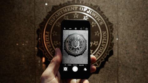 A­p­p­l­e­:­ ­F­B­I­ ­T­e­l­e­f­o­n­ ­K­a­m­e­l­a­r­ı­n­d­a­n­ ­İ­n­s­a­n­l­a­r­ı­ ­G­ö­z­l­e­y­e­b­i­l­i­r­